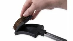 Broil King Baron Palmyra Grill Brush - 64038 7 Broil King Baron Palmyra Grill Brush - 64038 -UK BBQ Sales 2024 BK 64038 Action 01 1000x563 1