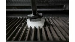 Broil King Ice Grill Brush - 65679 -UK BBQ Sales 2024 BK 65679 lifestyle 01 1000x563 1