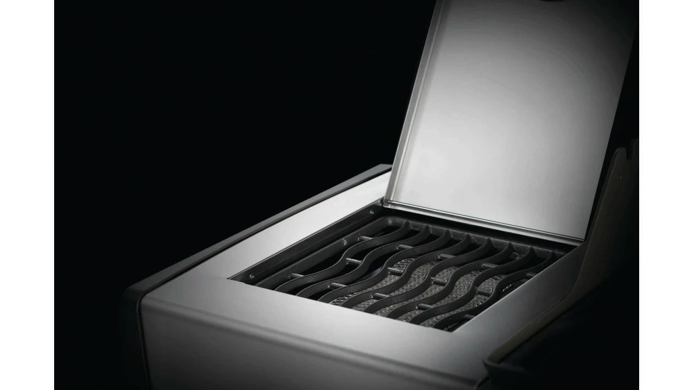 Napoleon Rogue RXT525SIBPSS-1-GB Gas BBQ - Free Cover & Accessories 7 Napoleon Rogue RXT525SIBPSS-1-GB Gas BBQ - Free Cover & Accessories - Image 5