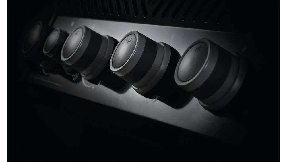 Napoleon Rogue RXT365SIBPSS-1-GB Gas BBQ - Free Cover & Rotisserie 5 Napoleon Rogue RXT365SIBPSS-1-GB Gas BBQ - Free Cover & Rotisserie - Image 3