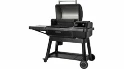 Traeger - Ironwood Pellet BBQ -UK BBQ Sales 2024 TFB61RLG IronwoodSmall 3 4Angle1 LidClosed 9321 WEB 1000x563 1